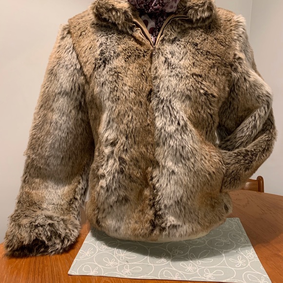 Le Chateau faux fur ladies jacket NWOT - Picture 4 of 7